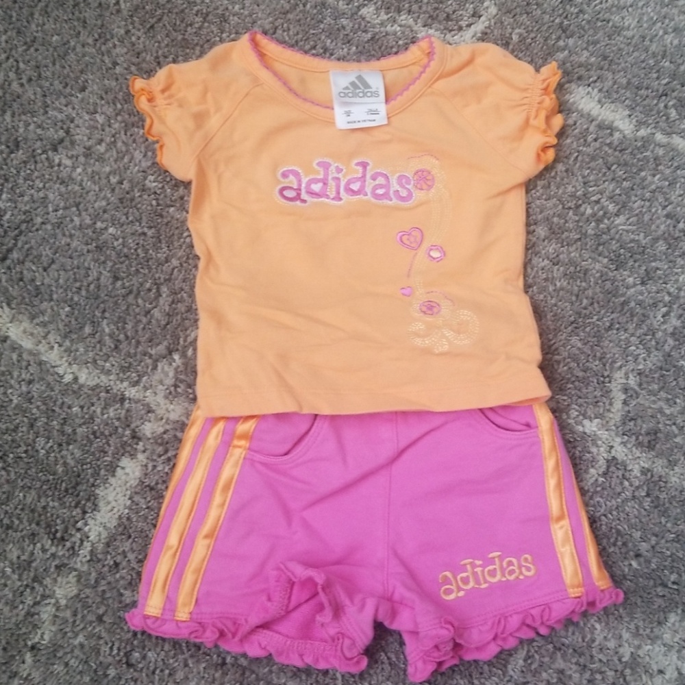 Baby girl adidas short set